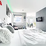 Oder Apartments- Private Parking Apartman