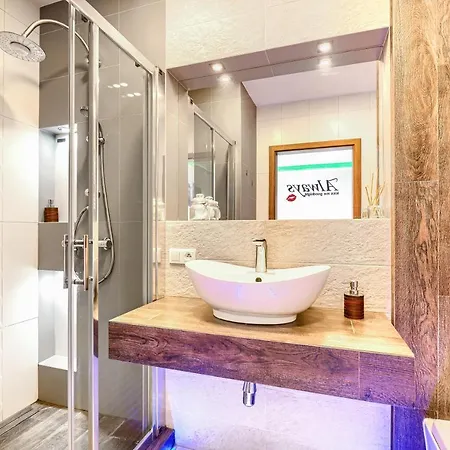 Oder Apartments- Private Parking Apartamento